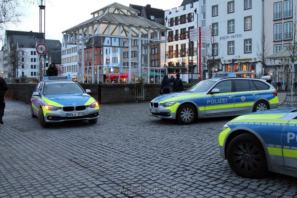 PRhein Koeln Altstadt am Rheinpegel Deutzer Bruecke (JK) P02.jpg